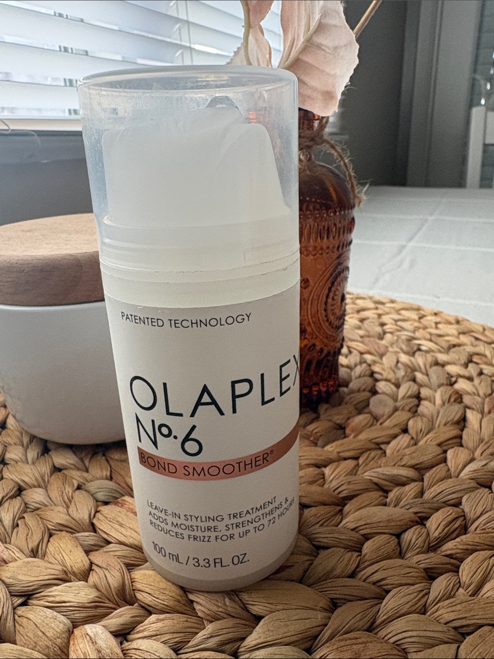 OLAPLEX No.6 Bond Smoother - White and Brown Bottle